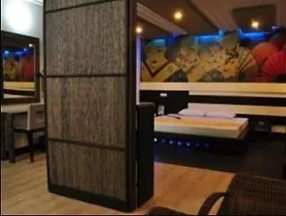 **  Hotel Dream World Las Piñas Filipíny