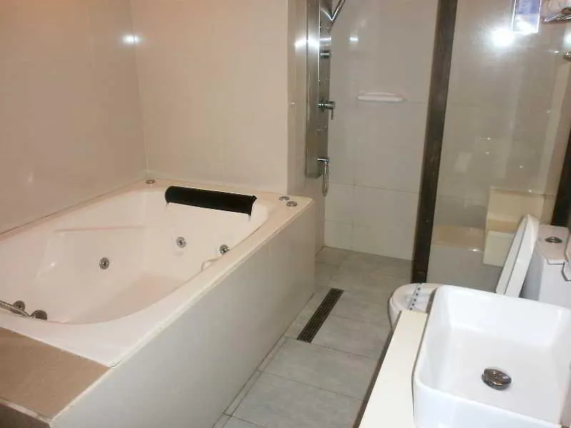 **  Hotel Dream World Las Piñas Filipíny